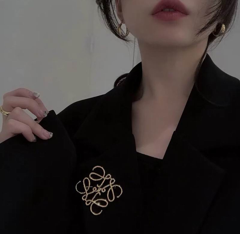 Loewe brooch 11lyw9